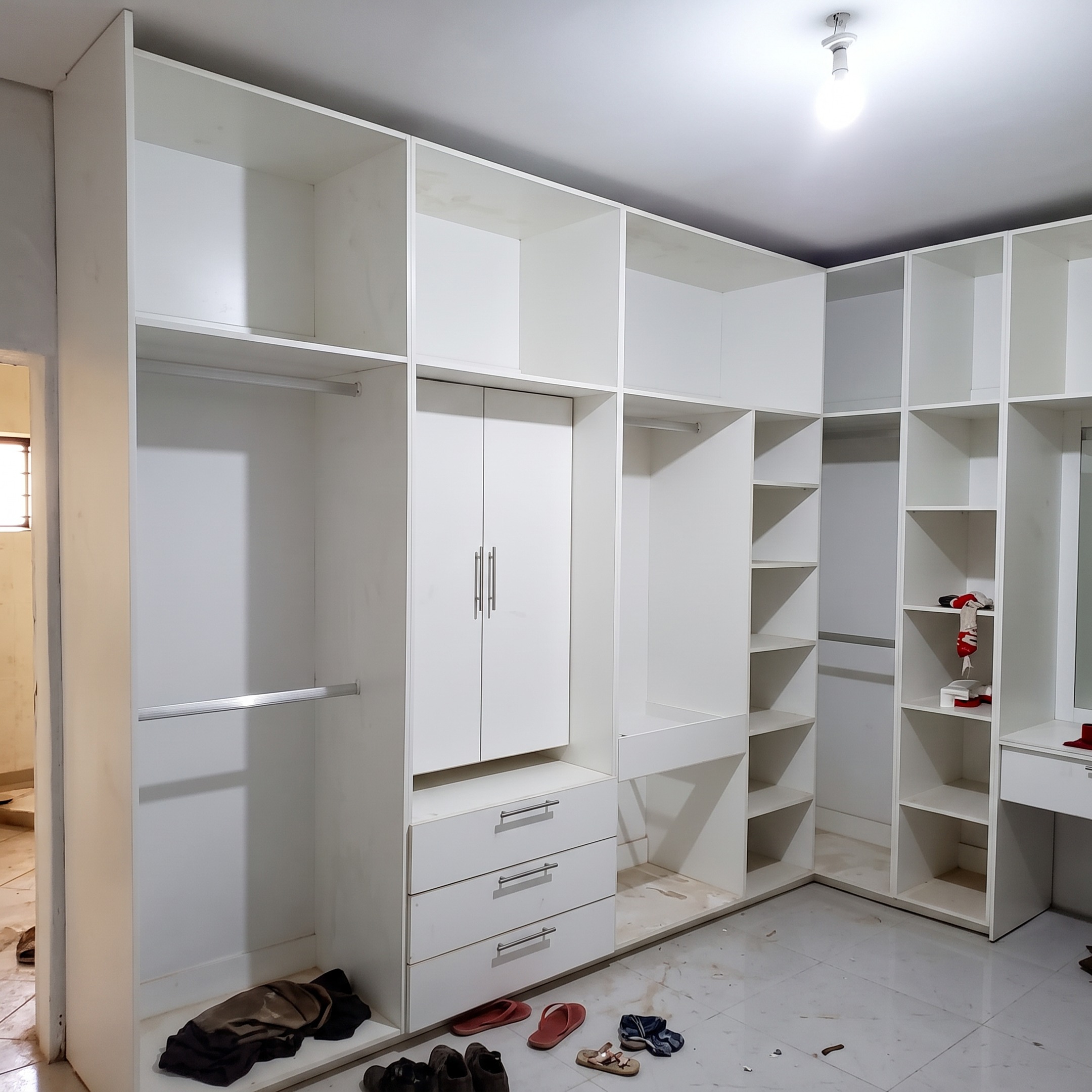 Walk-in Wardrobe & Dresser
